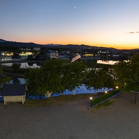 Szálloda Dacia-lux Modern *